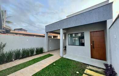 Imagem: A casa possui 3 Dormitórios, 1 Suíte, 1 Banheiro, 1 Vaga na