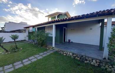 Imagem: A casa possui 4 Dormitórios, 2 Suítes, 1 Banheiro, 3 Vagas