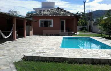 Imagem: A casa possui 6 Dormitórios, 2 Banheiros, 10 Vagas na garagem