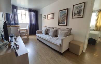 Imagem: O apartamento possui 2 Dormitórios, 1 Banheiro, 1 Vaga na garagem