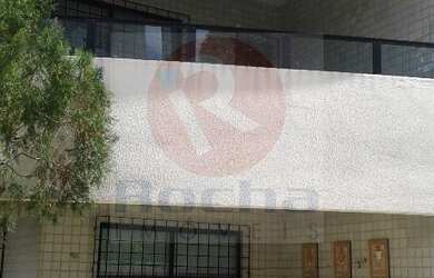 Imagem: A casa possui 3 Dormitórios, 1 Suíte, 2 Banheiros, 4 Vagas