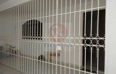 Imagem: A casa possui 4 Dormitórios, 2 Suítes, 4 Banheiros, 4 Vagas