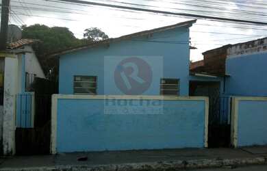 Imagem: A casa possui 3 Dormitórios, 2 Banheiros, 200m² de Área