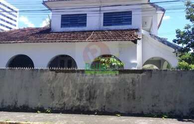 Imagem: A casa possui 5 Dormitórios, 2 Suítes, 1 Banheiro, 4 Vagas