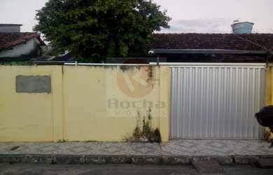 Imagem: A casa possui 3 Dormitórios, 2 Banheiros, 1 Vaga na garagem