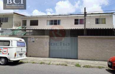 Imagem: A casa possui 8 Dormitórios, 1 Suíte, 5 Banheiros, 5 Vagas