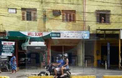 Imagem: A loja possui 1 Dormitório, 1 Banheiro, 4 Vagas na garagem