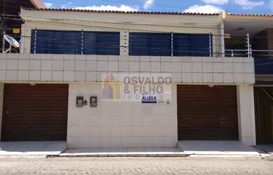 Imagem: A casa possui 3 Dormitórios, 1 Suíte, 2 Banheiros, 2 Vagas