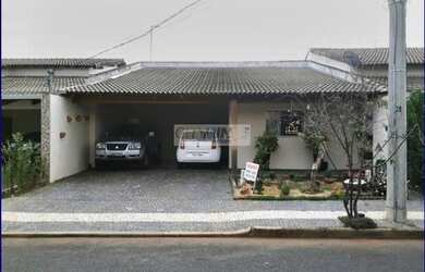 Imagem: A casa em condomínio possui 3 Dormitórios, 1 Suíte, 2 Banheiros