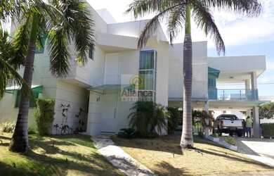 Imagem: A casa em condomínio possui 6 Dormitórios, 4 Suítes, 2 Banheiros