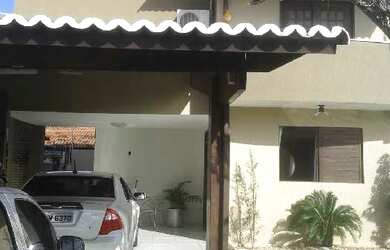 Imagem: A casa possui 3 Dormitórios, 3 Suítes, 1 Banheiro, 1 Vaga