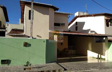 Imagem: A casa possui 3 Dormitórios, 1 Suíte, 1 Banheiro, 2 Vagas