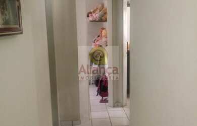 Imagem: A casa possui 3 Dormitórios, 1 Banheiro, 3 Vagas na garagem