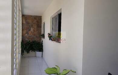 Imagem: A casa possui 3 Dormitórios, 4 Suítes, 1 Banheiro, 2 Vagas