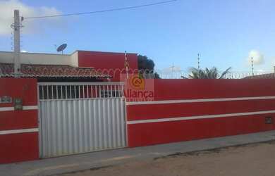 Imagem: A casa possui 2 Dormitórios, 1 Banheiro, 2 Vagas na garagem