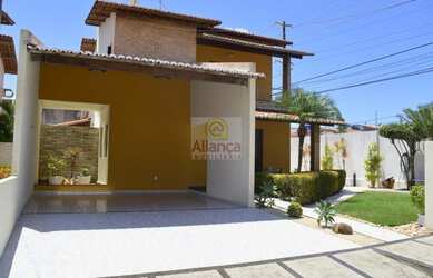 Imagem: A casa possui 3 Dormitórios, 3 Suítes, 1 Banheiro, 4 Vagas