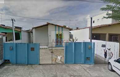 Imagem: A casa possui 2 Dormitórios, 1 Banheiro, 2 Vagas na garagem