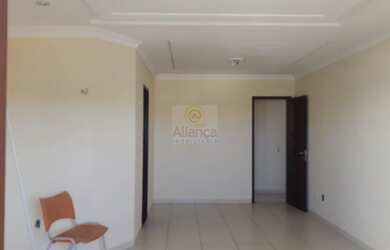 Imagem: A casa possui 3 Dormitórios, 1 Suíte, 1 Banheiro, 2 Vagas