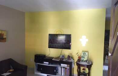 Imagem: A casa possui 3 Dormitórios, 2 Suítes, 1 Banheiro, 1 Vaga