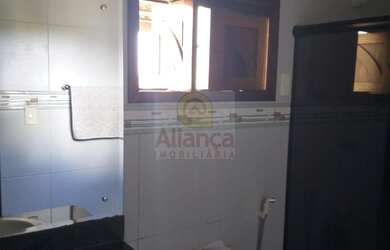 Imagem: A casa possui 4 Dormitórios, 1 Suíte, 1 Banheiro, 5 Vagas