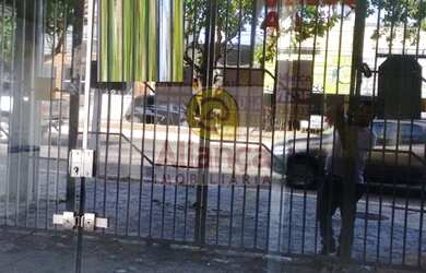 Imagem: A loja possui 2 Banheiros, 2 Vagas na garagem, 200m² de Área