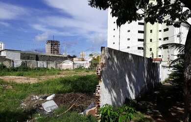 Imagem: O terreno possui 2.374m² de Área e está localizado em Lagoa