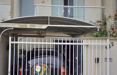 Imagem: A casa possui 2 Dormitórios, 1 Banheiro, 2 Vagas na garagem