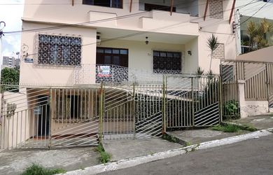 Imagem: O apartamento possui 4 Dormitórios, 1 Suíte, 3 Banheiros