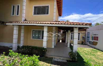 Imagem: A casa possui 4 Dormitórios, 3 Suítes, 5 Banheiros, 300m²