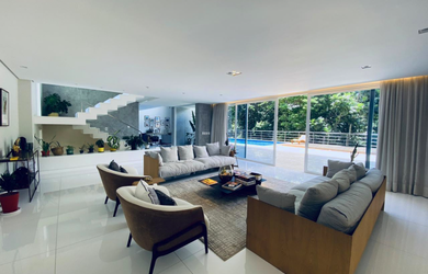 Imagem: A casa possui 5 Dormitórios, 5 Suítes, 7 Banheiros, 8 Vagas