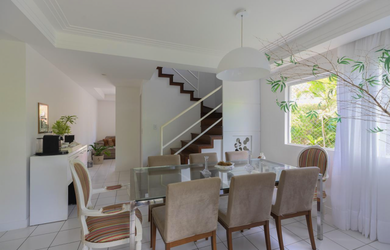 Imagem: A casa possui 4 Dormitórios, 3 Suítes, 5 Banheiros, 4 Vagas