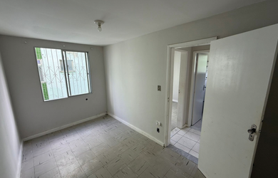 Imagem: O apartamento possui 3 Dormitórios, 1 Banheiro e 1 Vaga na