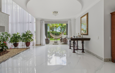 Imagem: A casa possui 6 Dormitórios, 6 Suítes, 8 Banheiros, 3.267m²