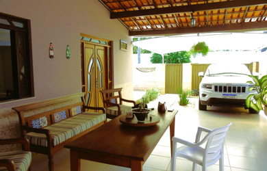 Imagem: A casa possui 2 Dormitórios, 2 Suítes, 4 Banheiros, 2 Vagas