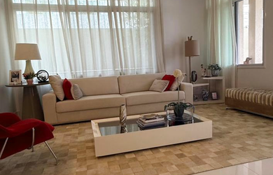 Imagem: A casa possui 4 Dormitórios, 4 Suítes, 5 Banheiros, 6 Vagas