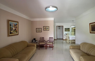 Imagem: A casa possui 4 Dormitórios, 3 Suítes, 5 Banheiros, 2 Vagas