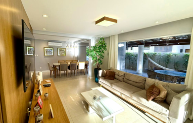 Imagem: A casa à venda possui 4 Dormitórios, 4 Suítes, 8 Banheiros