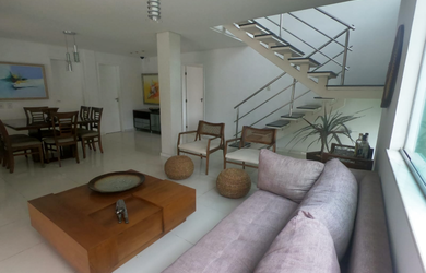 Imagem: A casa em condomínio possui 4 Dormitórios, 4 Suítes, 5 Banheiros