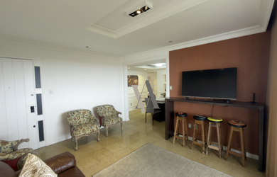 Imagem: Apartamento 4/4 revertido para 3/4, sendo duas suítes à venda