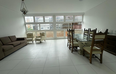 Imagem: O apartamento possui 4 Dormitórios, 1 Suíte, 2 Banheiros