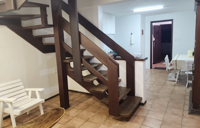 Imagem: A casa em condomínio possui 3 Dormitórios, 1 Suíte, 3 Banheiros