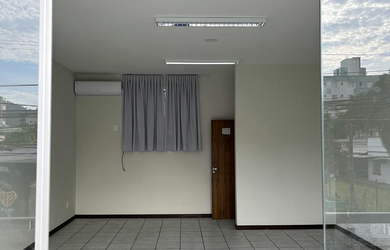 Imagem: A sala comercial possui 1 Banheiro, Imóvel novo e está localizado