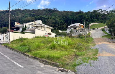 Imagem: O terreno possui 665m² de Área Privada e está localizado