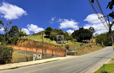 Imagem: A casa possui 3 Dormitórios, 2 Banheiros, 2.776m² de Área