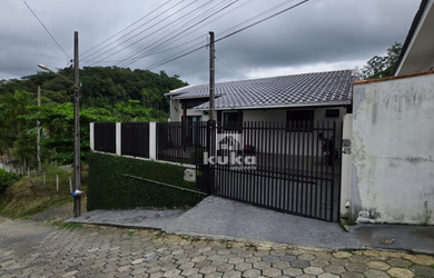 Imagem: A casa possui 3 Dormitórios, 1 Suíte, 432m² de Área e 405m²