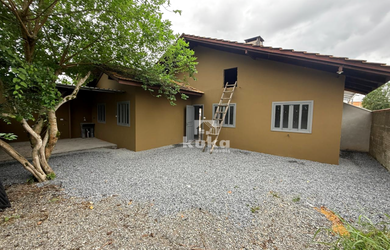 Imagem: A casa possui 3 Dormitórios, 1 Banheiro, 1 Vaga na garagem