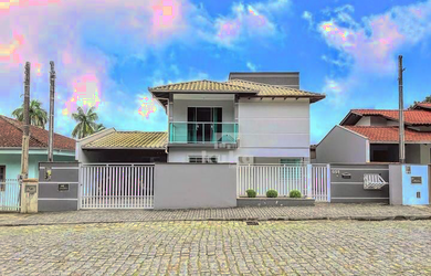 Imagem: A casa possui 3 Dormitórios, 1 Suíte, 1 Banheiro, 2 Vagas