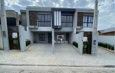 Imagem: A casa possui 3 Dormitórios, 1 Suíte, 1 Banheiro, 1 Vaga na