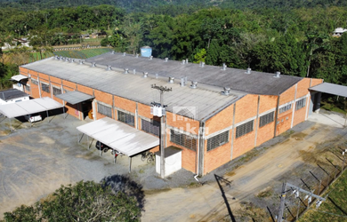 Imagem: O depósito possui 4 Banheiros, 1 Vaga na garagem, 750m² de