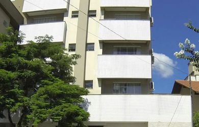 Imagem: O apartamento possui 2 Dormitórios, 1 Suíte, 1 Banheiro, 1